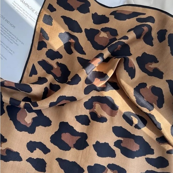 Leopard Print New Scarf - Picture 3 of 4